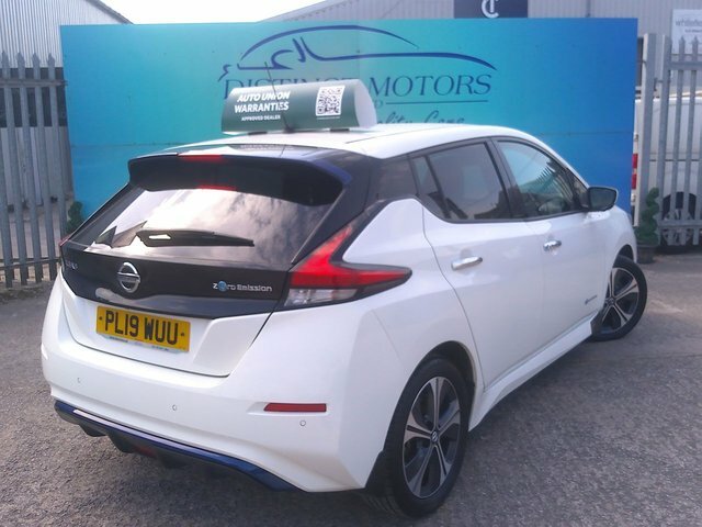 Nissan Leaf Tekna Hatchback PL19WUU White #4