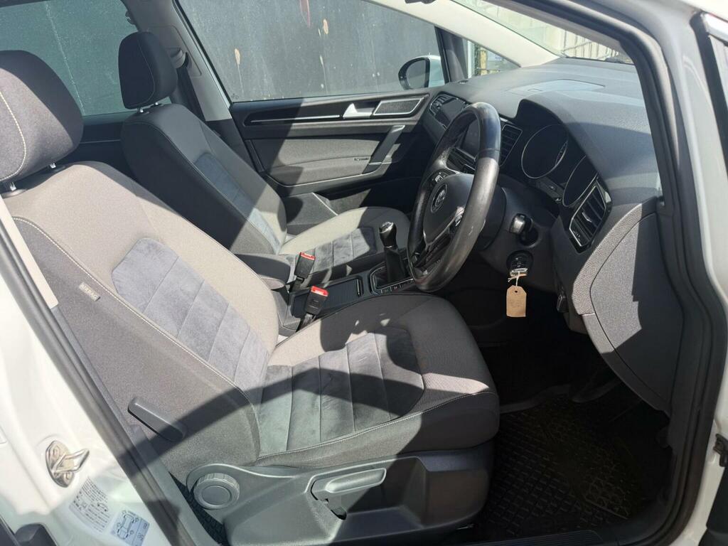 Volkswagen Golf SV Gold #9