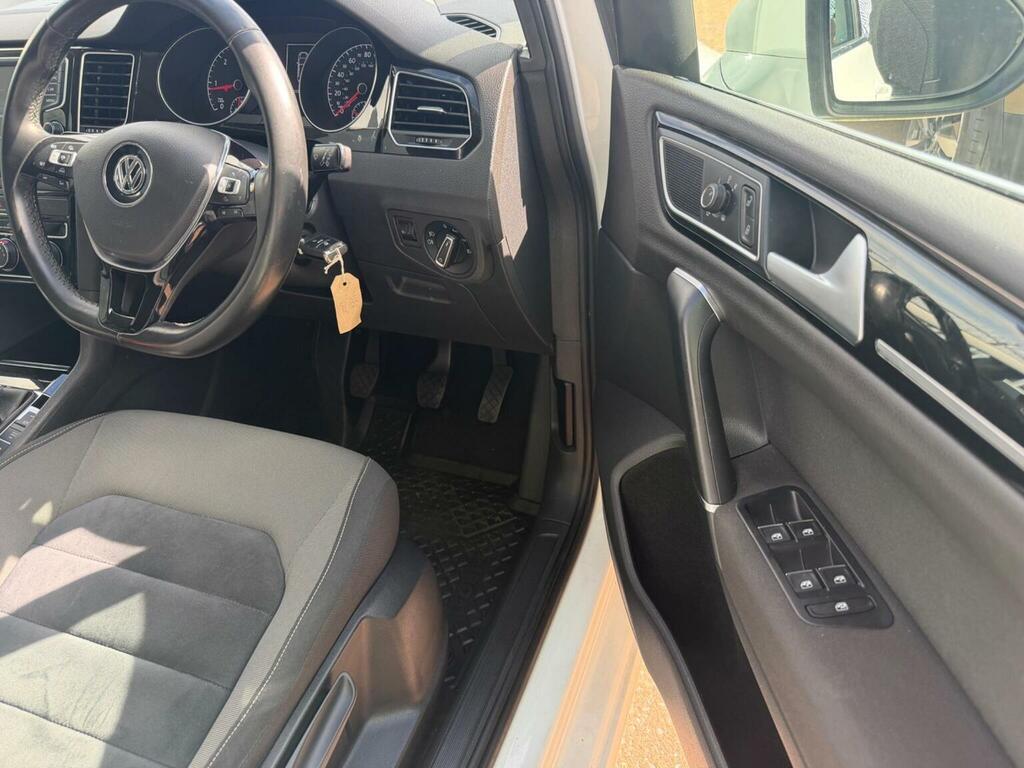 Volkswagen Golf SV Gold #8