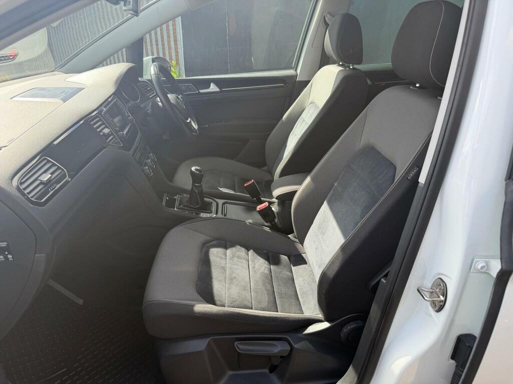 Volkswagen Golf SV Gold #15