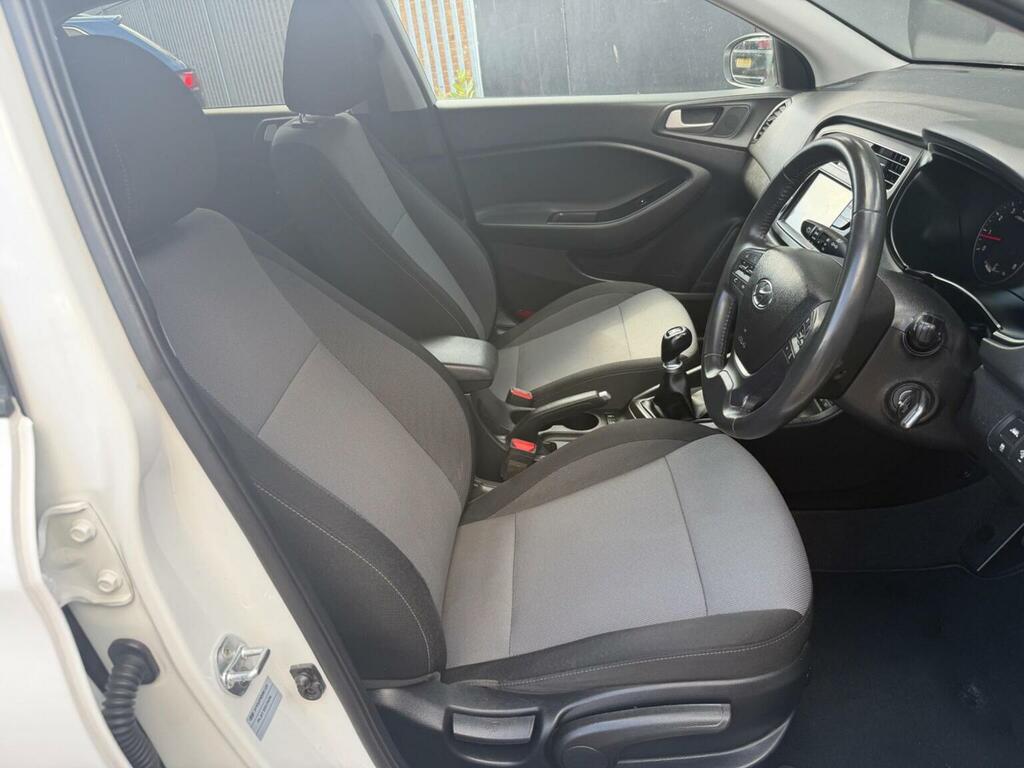 Hyundai I20 1.2 Mpi Se White #8