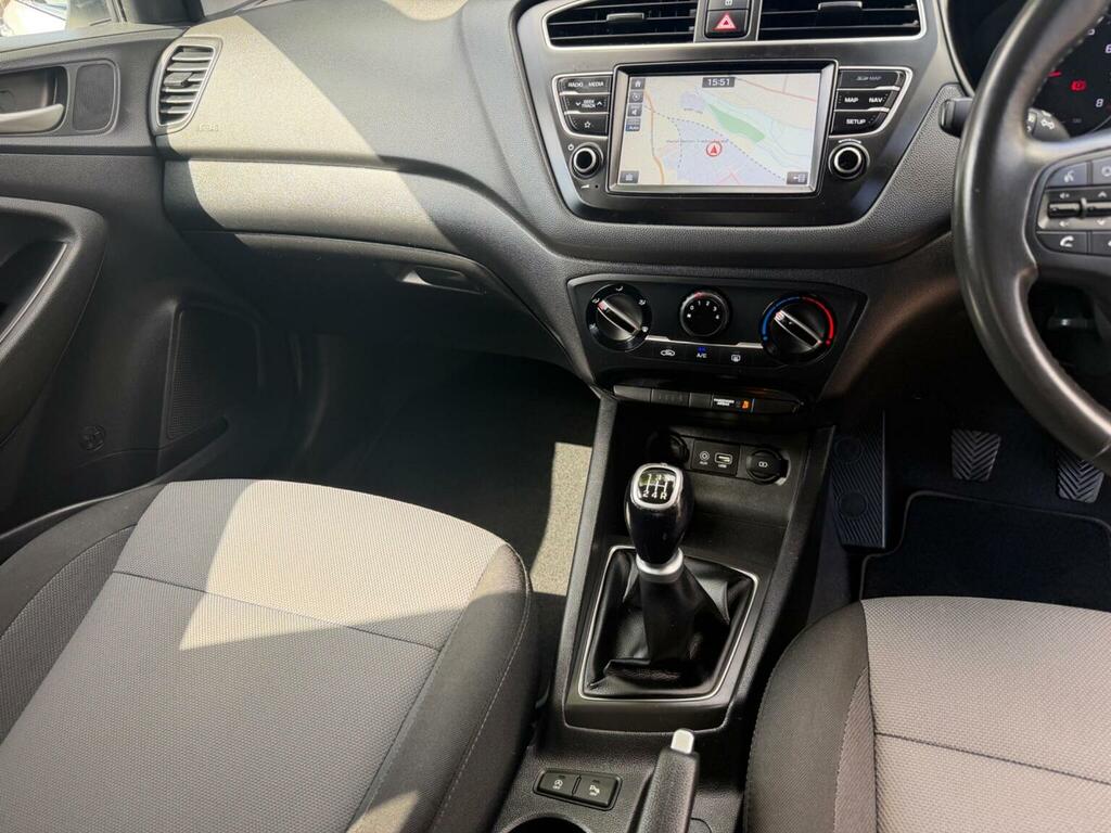 Hyundai I20 1.2 Play Euro 6 Ss White #4