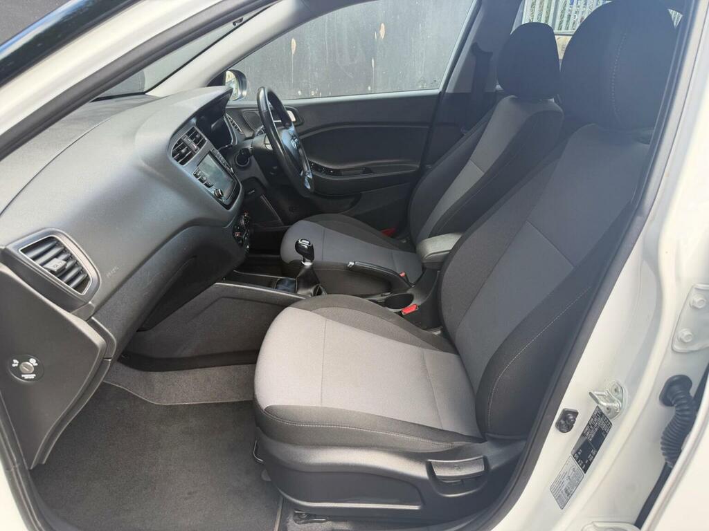 Hyundai I20 1.2 Mpi Se White #9