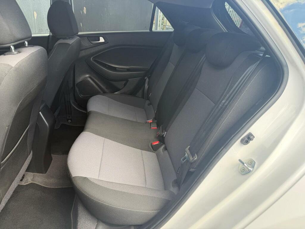 Hyundai I20 1.2 Mpi Se White #11