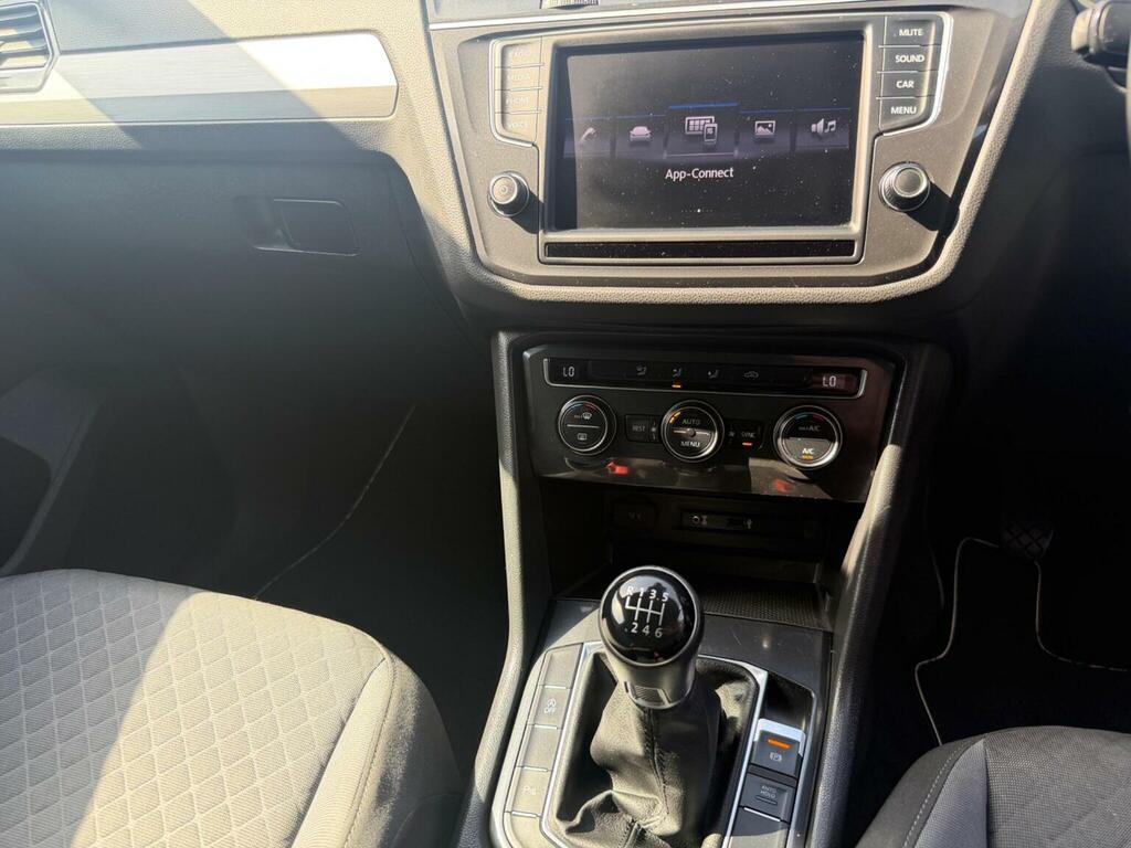 Volkswagen Tiguan 2.0 Tdi Se Euro 6 Ss Grey #4