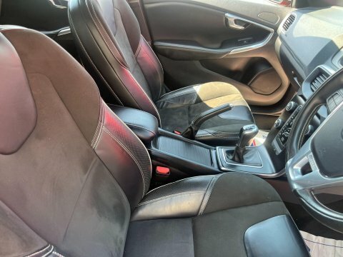 Volvo V40 2.0 D2 R-design YS17BTF Red #4