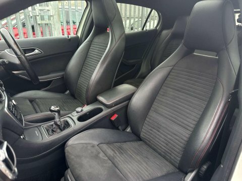 Mercedes-Benz GLA Class 2.1 Gla200d Amg SS60MER White #5