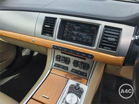 Jaguar XF 2.2D Se Business Blue #2
