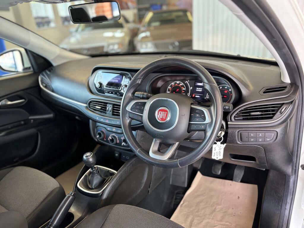 Fiat Tipo Lounge Red #9