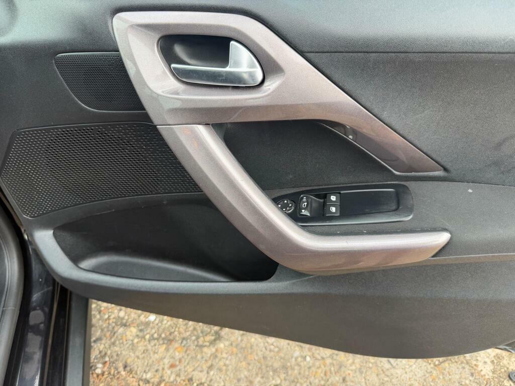 Peugeot 2008 Active Grey #19