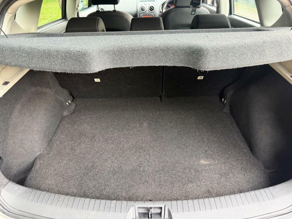 Nissan Qashqai Hatchback Black #14