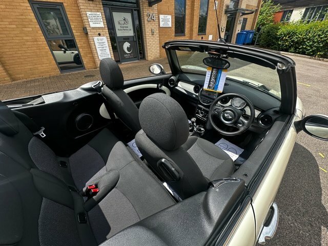 Mini Convertible One White #40