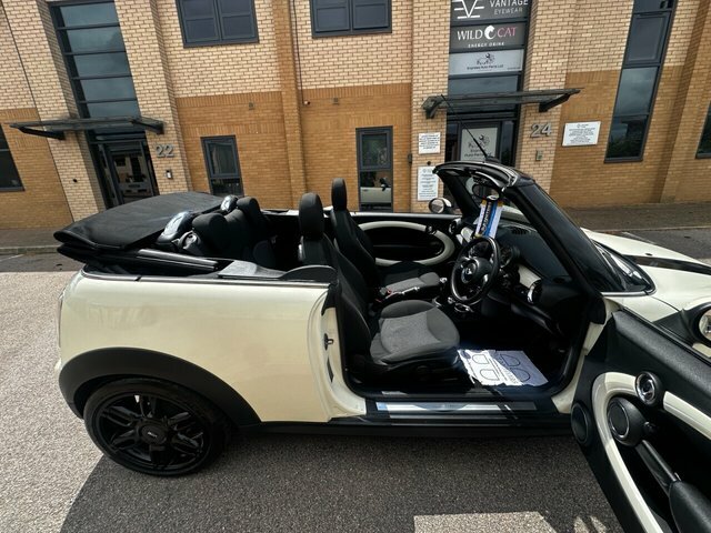 Mini Convertible One White #36