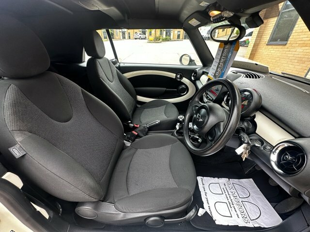 Mini Convertible One White #51