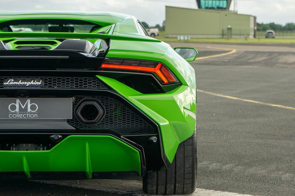 Lamborghini Huracan Tecnica Black #22