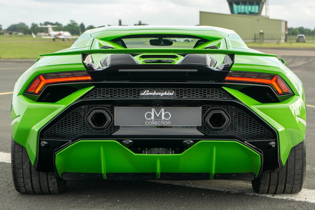 Lamborghini Huracan Tecnica Black #23