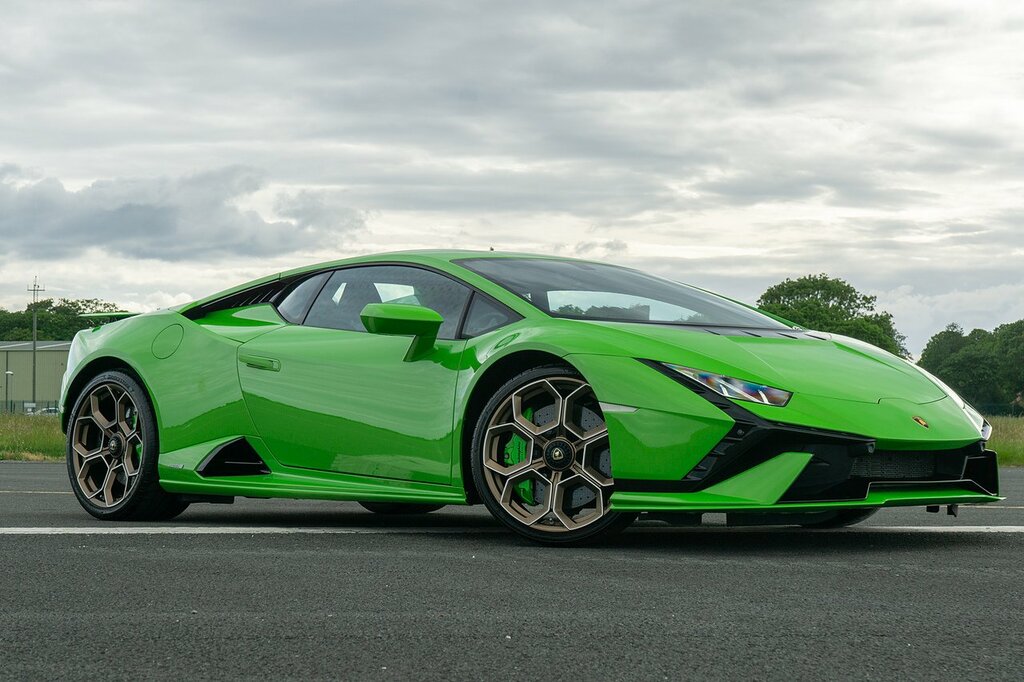 Lamborghini Huracan Tecnica Black #11