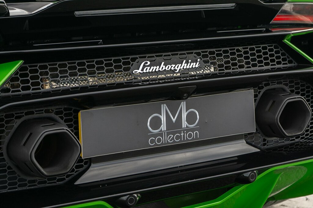 Lamborghini Huracan Tecnica Black #25