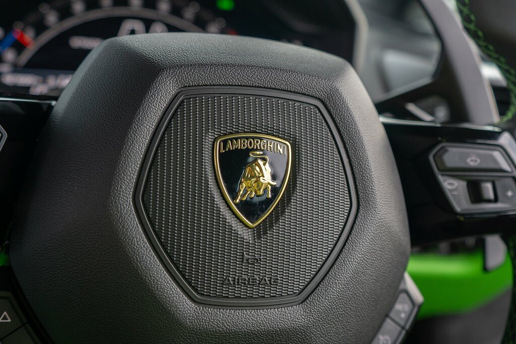 Lamborghini Huracan Tecnica Black #36