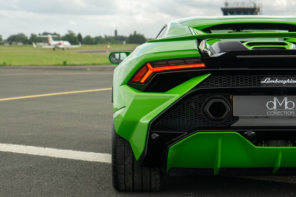 Lamborghini Huracan Tecnica Black #21