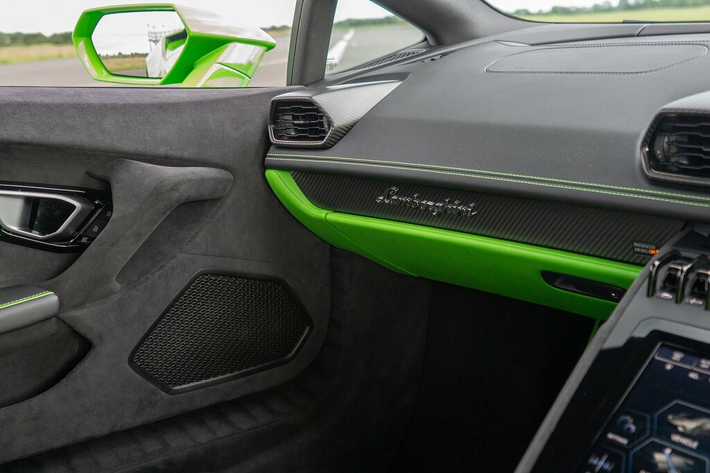Lamborghini Huracan Tecnica Black #40