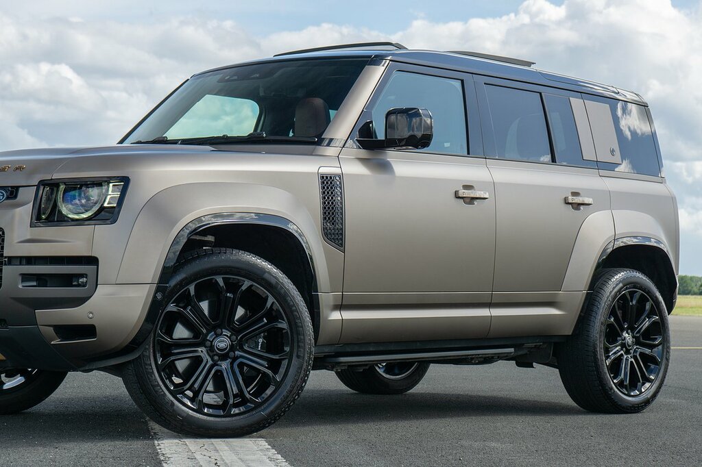 Land Rover Defender 110 P V8 Mhev Octa Gold #6