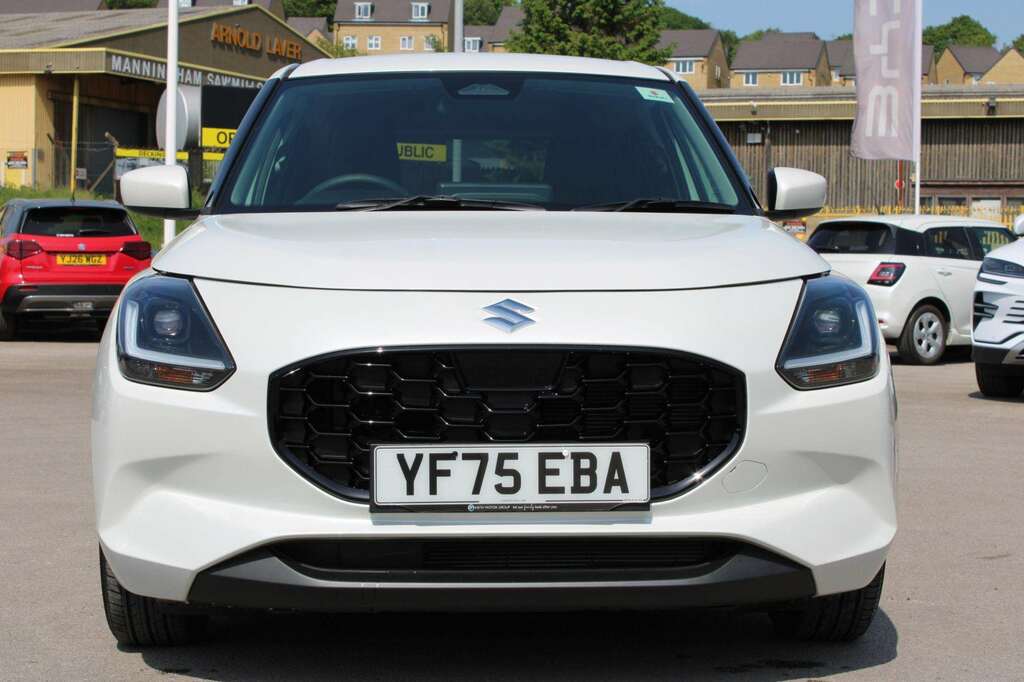 Suzuki Swift 1.2 Mild Hybrid Motion YF75EBA White #2