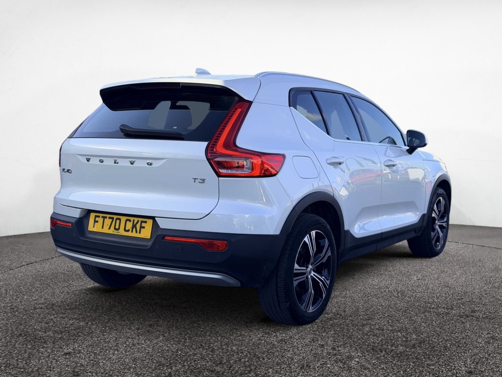 Volvo XC40 1.5 T3 163 Inscription Pro Geartronic FT70CKF White #4