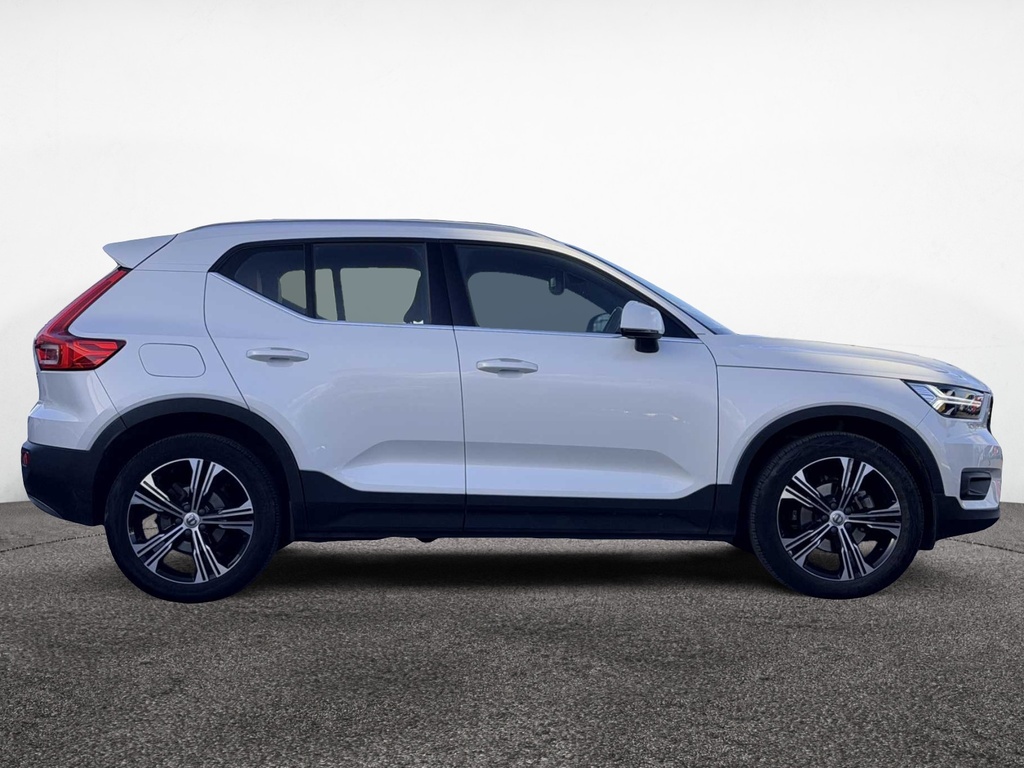 Volvo XC40 1.5 T3 163 Inscription Pro Geartronic FT70CKF White #3