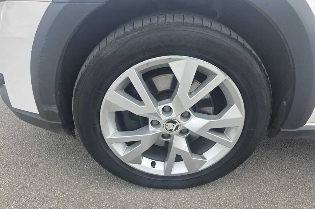 Skoda Octavia 2.0 Tdi Cr 184 Scout 4X4 Dsg White #5