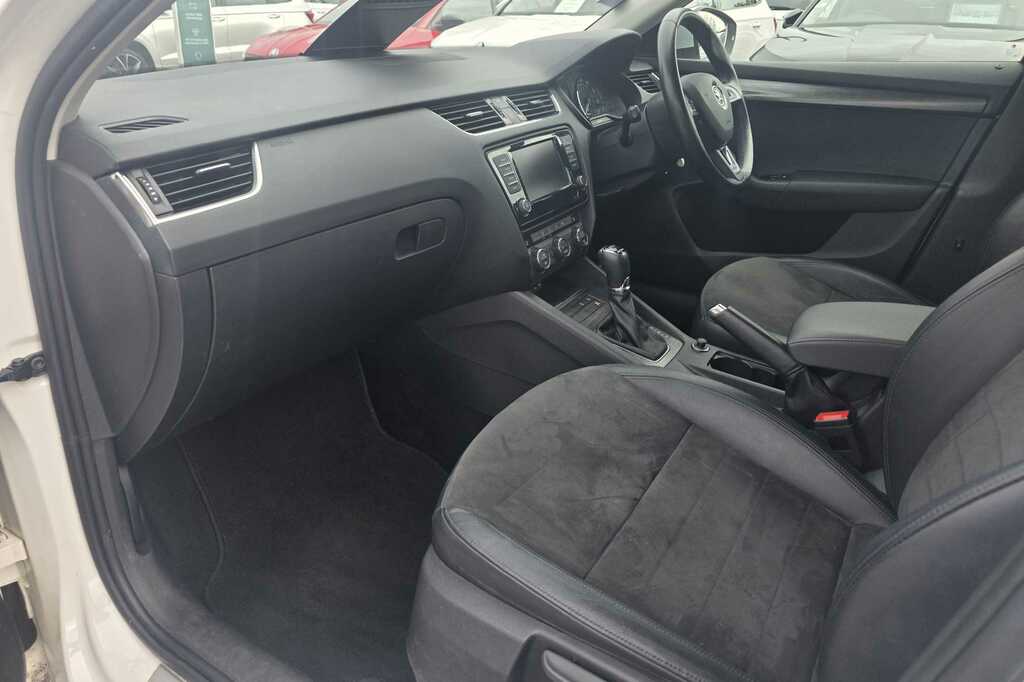 Skoda Octavia 2.0 Tdi Cr 184 Scout 4X4 Dsg White #2