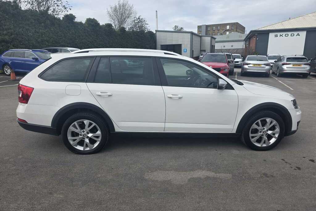 Skoda Octavia 2.0 Tdi Cr 184 Scout 4X4 Dsg White #4