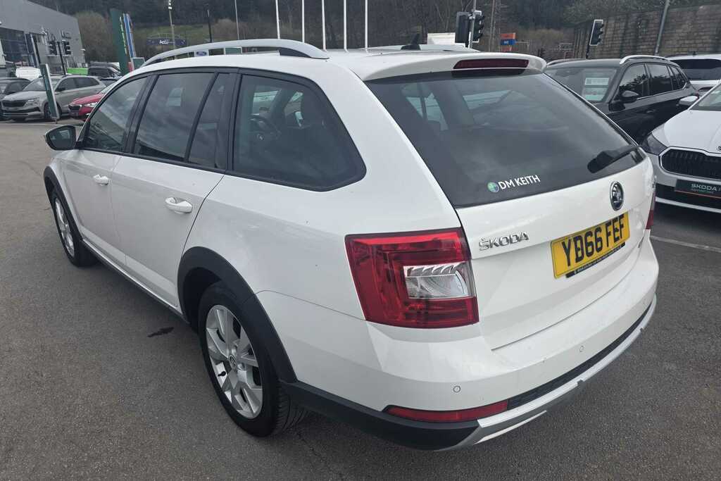 Skoda Octavia 2.0 Tdi Cr 184 Scout 4X4 Dsg White #3