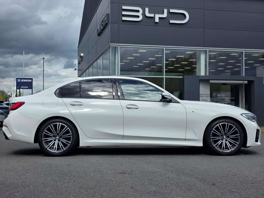 BMW 3 Series 318I M Sport Step YC71FBG White #4