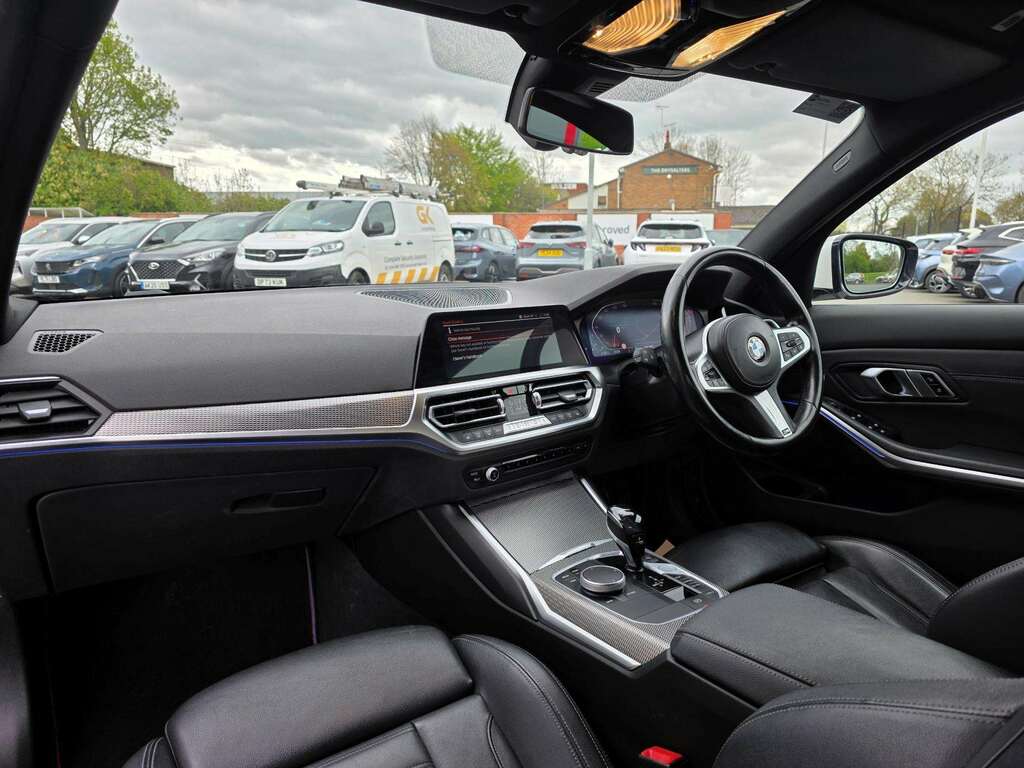 BMW 3 Series 318I M Sport Step YC71FBG White #2