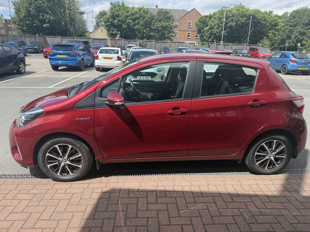 Toyota Yaris 1.5 Hybrid Icon Tech Cvt YP19ZGF Red #4