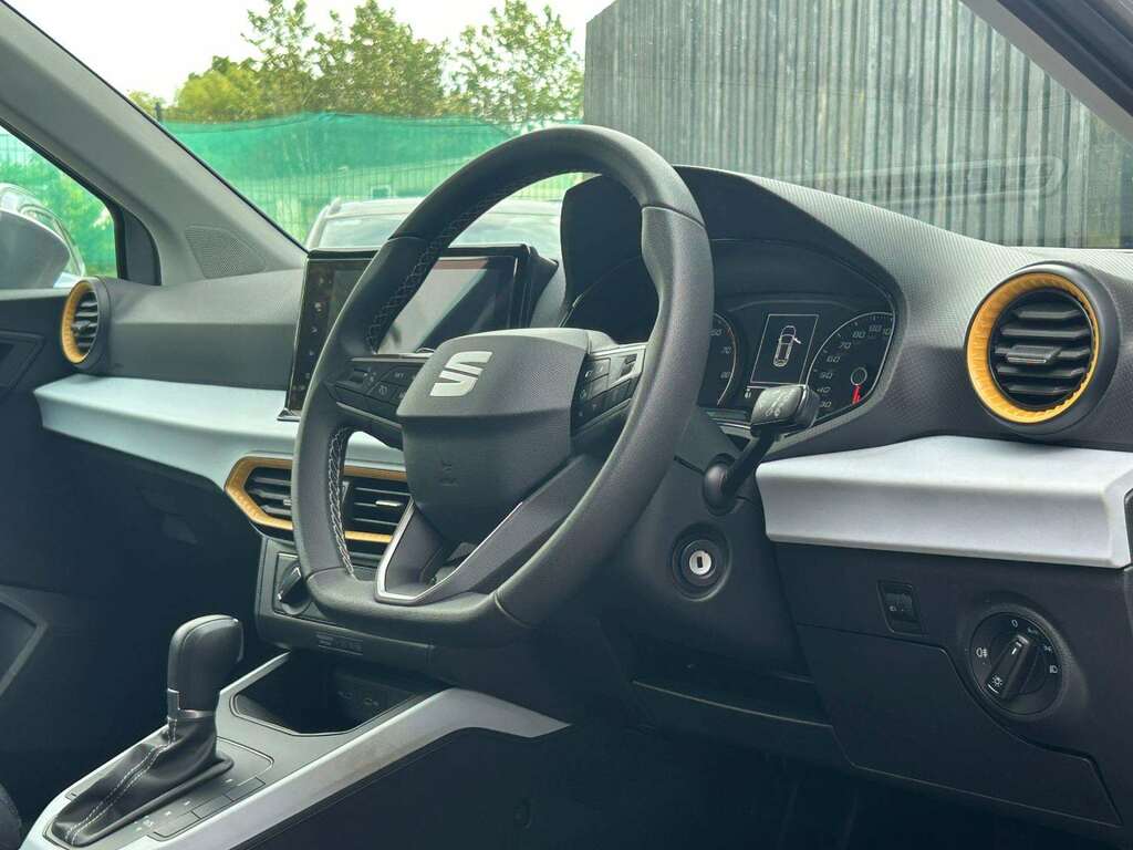 Seat Arona 1.0 Tsi 110 Se Technology Dsg Silver #2