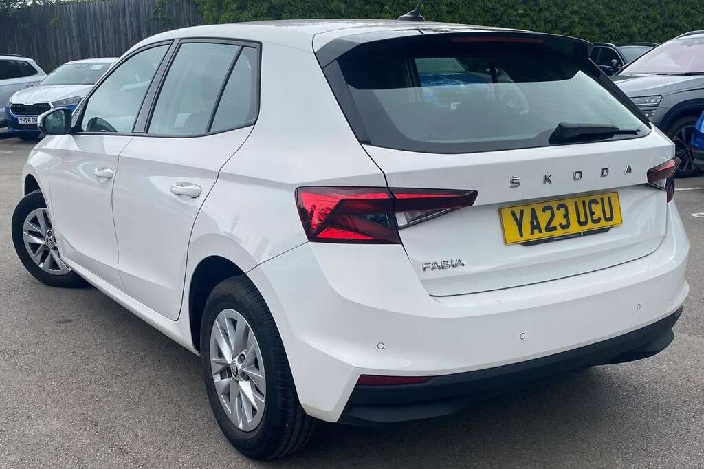 Skoda Fabia 1.0 Mpi 80 Se Comfort YA23UCU White #3