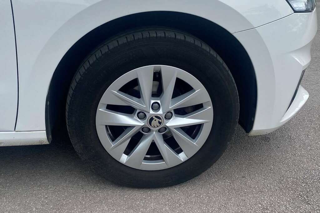 Skoda Fabia 1.0 Mpi 80 Se Comfort YA23UCU White #5