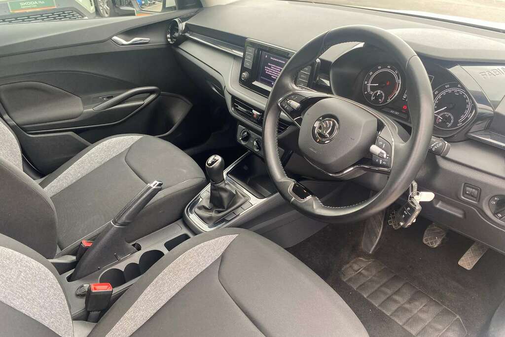 Skoda Fabia 1.0 Mpi 80 Se Comfort YA23UCU White #6