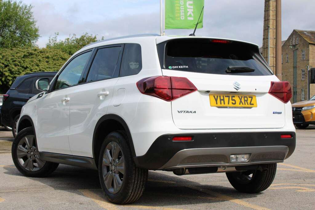 Suzuki Vitara 1.4 Boosterjet Mhev 109 Motion YH75XRZ White #4