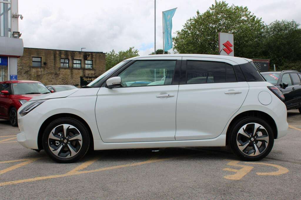 Suzuki Swift 1.2 Mild Hybrid Ultra YJ26WJX White #4