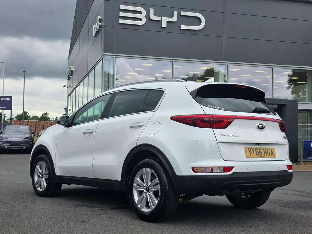 Kia Sportage 1.7 Crdi Isg 2 YY66HGA White #3