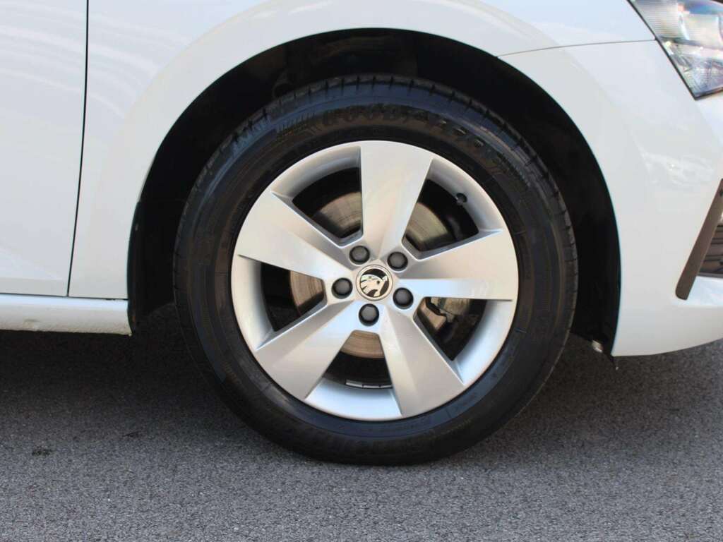 Skoda Scala 1.0 Tsi 110 Se Dsg White #5
