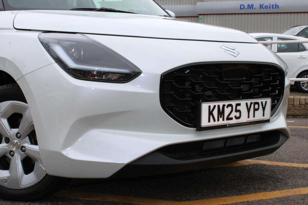 Suzuki Swift 1.2 Mild Hybrid Motion White #6