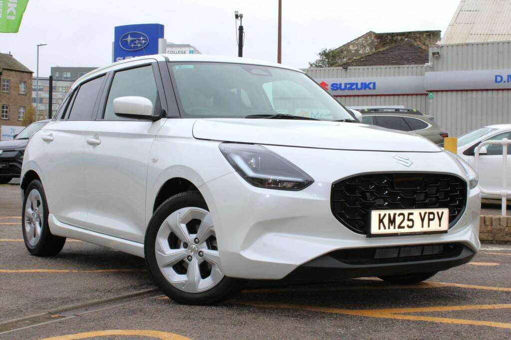 Suzuki Swift 1.2 Mild Hybrid Motion White
