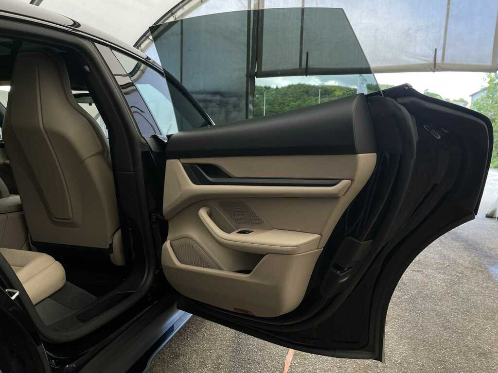Porsche Taycan 390Kw 4S 79Kwh 22Kw Black