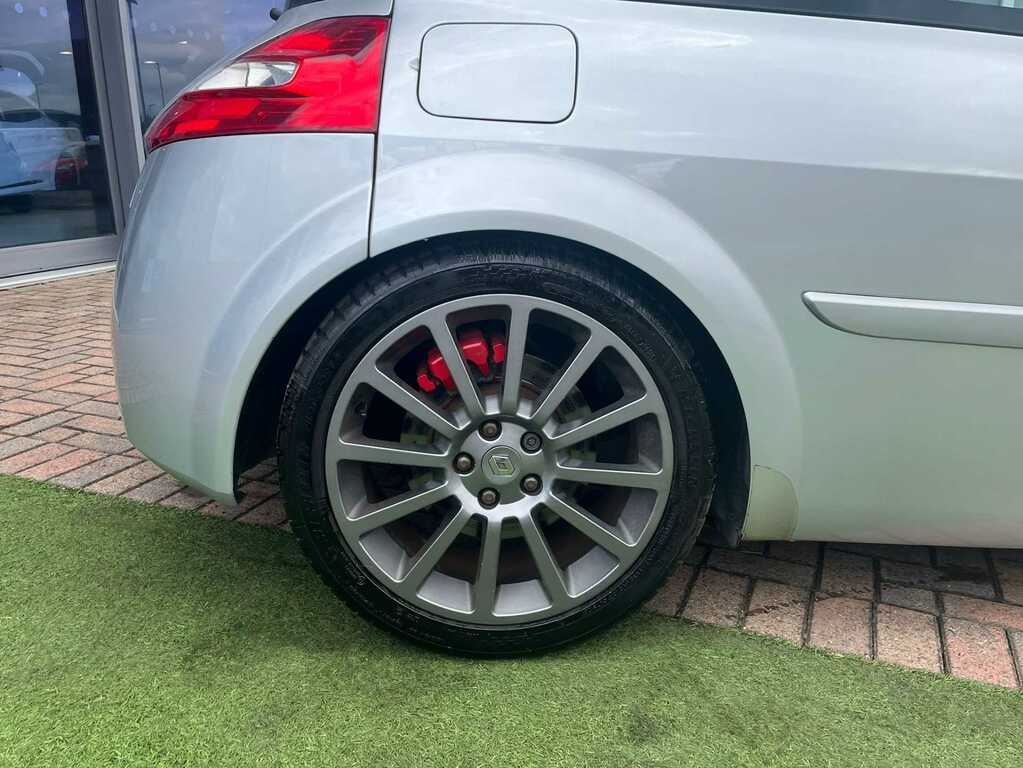 Renault Megane 1.4 16V Expression Red #8