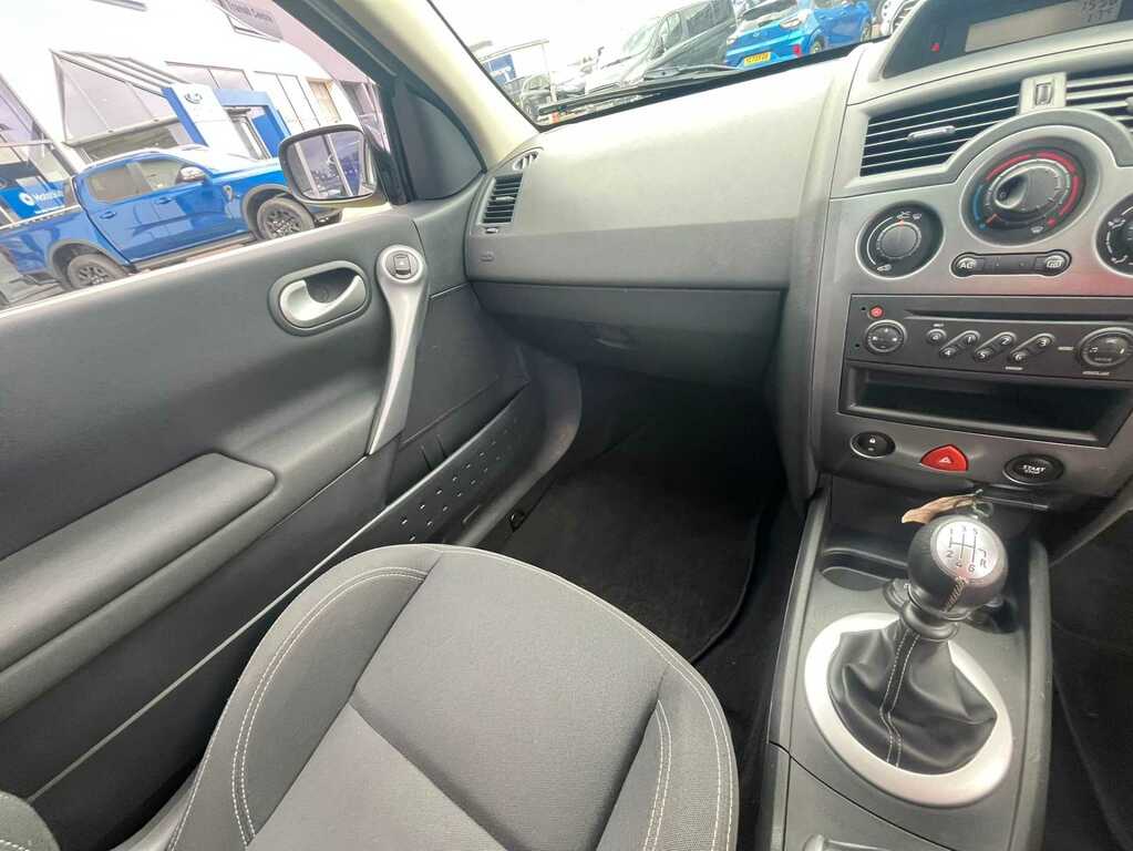 Renault Megane 1.4 16V Expression Red #28