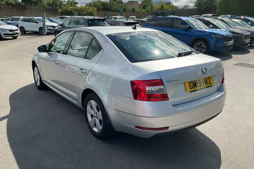 Skoda Octavia 1.6 Tdi Se Technology GM19HKZ Silver #3